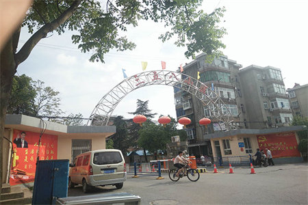 城南育龙公寓3室1厅1卫105m2精装修